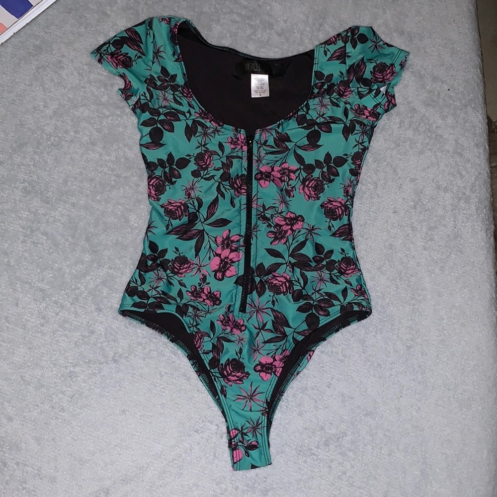 One piece bathing suit by Beach Riot size xs